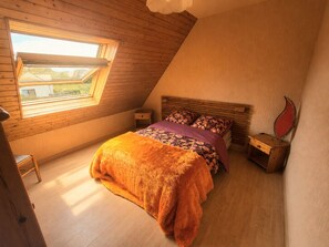 Iron/ironing board, bed sheets - Trégastel: beaches and downtown within walking distance (Trégastel)