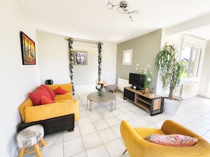 Living area - Trégastel: beaches and downtown within walking distance (Trégastel)