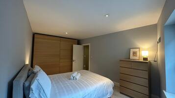 2 bedrooms, iron/ironing board, Internet, bed sheets