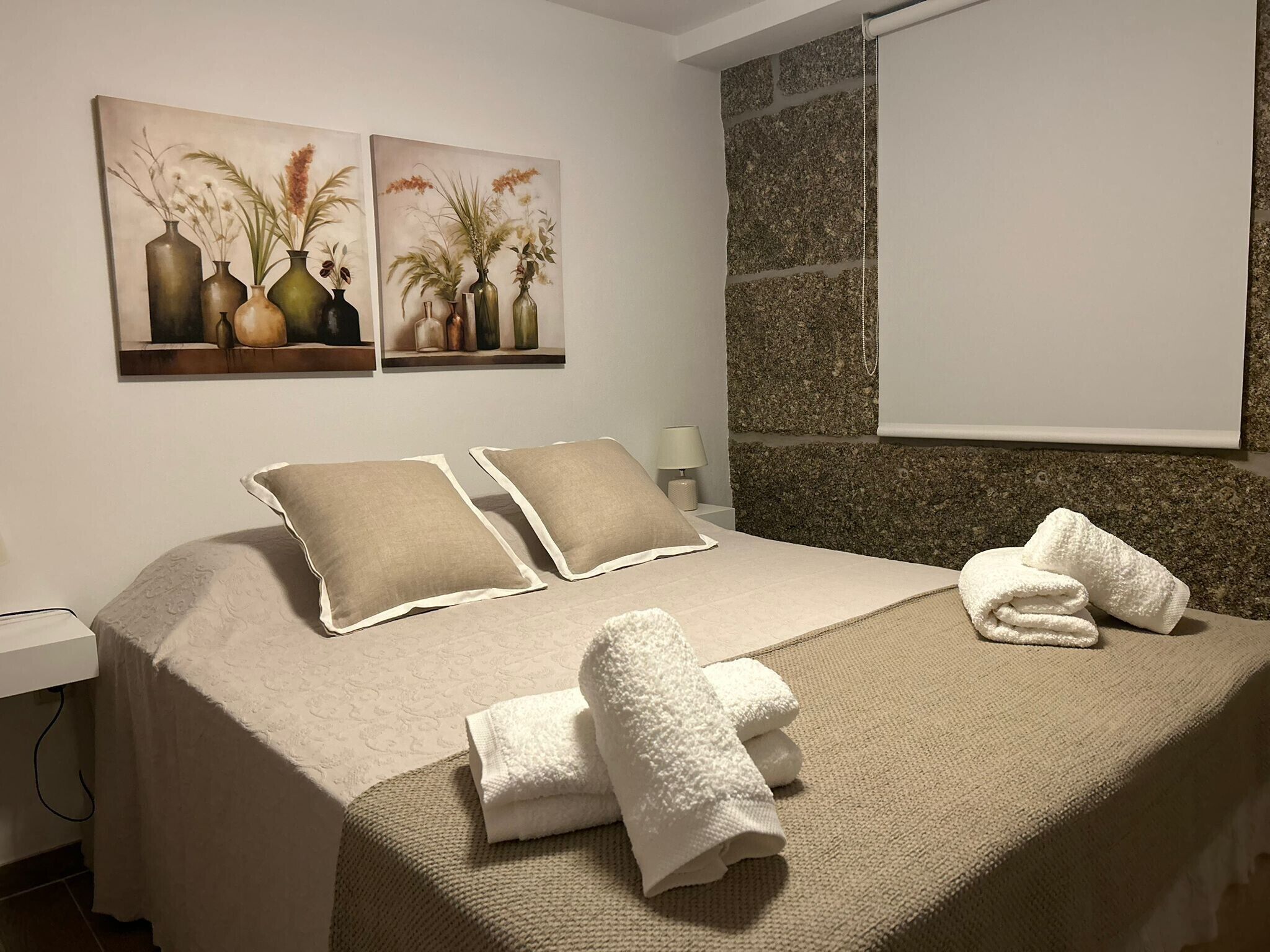 3 chambres, fer et planche à repasser, Wi-Fi, draps fournis