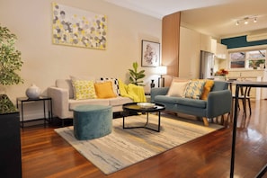 A living room with a sofa, armchairs, a coffee table, and a rug. - Cozy home near Swan River-10 mins to Perth City (Applecross)