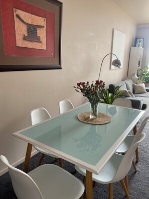 Dining - Apartment in Melb's Heart (Southbank)