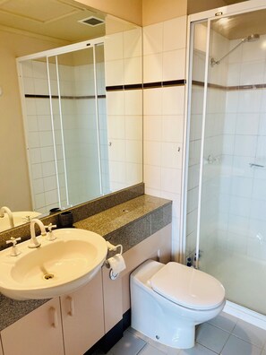 Bathroom - Apartment in Melb's Heart (Southbank)