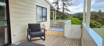 Peaceful Russell Home • Walk to Beach + Town