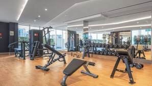 A modern gym with various exercise equipment, large windows, and a hardwood floor. - StayShort - Spectacular Studio in Arjan that Sleeps 2 (Arjan)