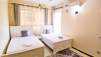 4 chambres, bureau, fer et planche à repasser, accès au Wi-Fi (inclus)