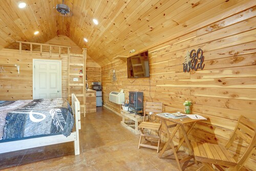 Close to Blanchard Caverns! Nature-Centric Cabin