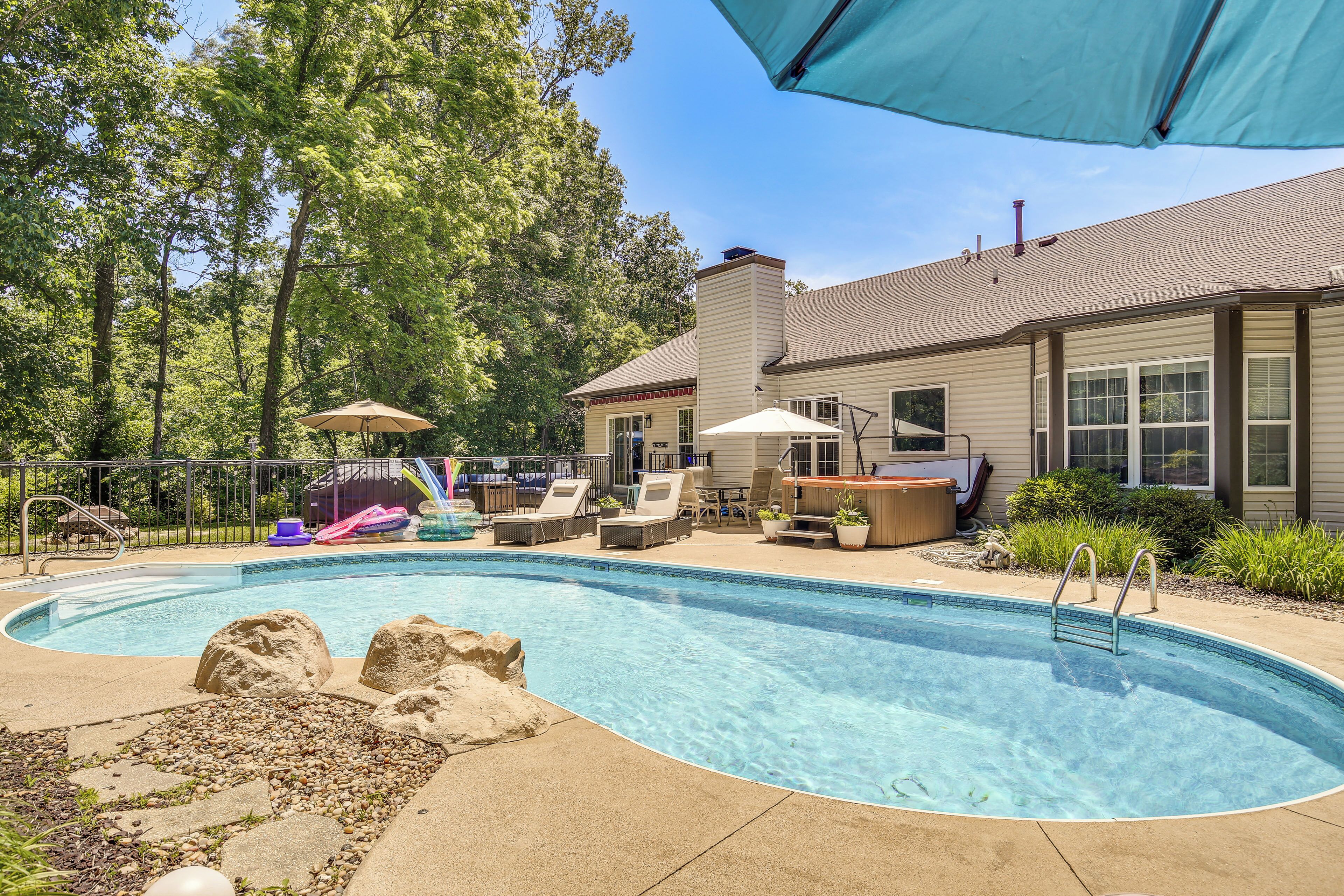 Florissant Vacation Rental | 2BR | 2.5BA | 2,296 Sq Ft