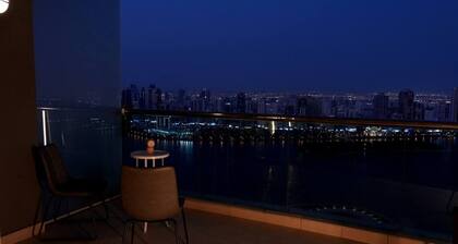 Deluxe Double Room with lake views near Dubai