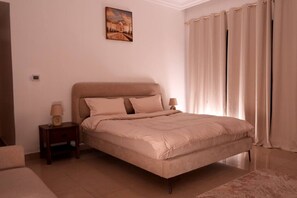 Bureau, fer et planche à repasser, Wi-Fi gratuit, draps fournis