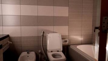 Towels, soap, shampoo, toilet paper