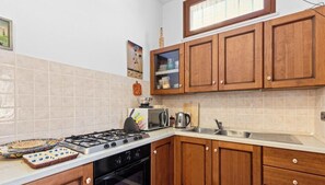 Fridge, microwave
