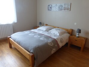 Room - Apartment 'Gîte Du Noiret' with Mountain View and Wi-Fi (Cruseilles)