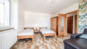 2 bedrooms, iron/ironing board, WiFi, bed sheets