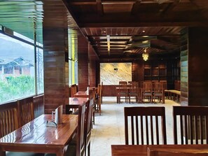 Dining - Hotel Tanish (Manali)