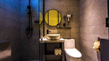 Classic Double Room, Non Smoking, Private Bathroom | Bathroom | Free toiletries, hair dryer, towels, soap