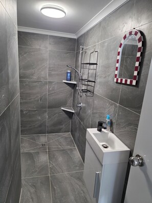 Bathroom - Sansa Farmhouse (Kelmscott)