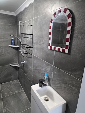 Bathroom - Sansa Farmhouse (Kelmscott)