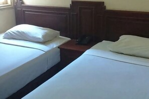Economy Twin Room - Cozzy Hotel Archie 2 (Ternate)
