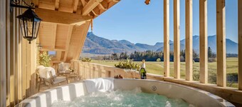 Luxury Apartment at Lake Wolfgang | with Hot Tub for 4 Guests | panoramaNEST
