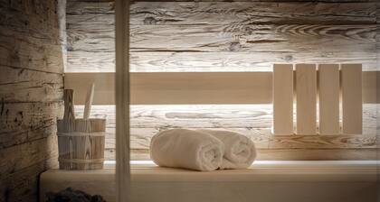 Luxury Apartment at Lake Wolfgang | with Hot Tub for 4 Guests | panoramaNEST