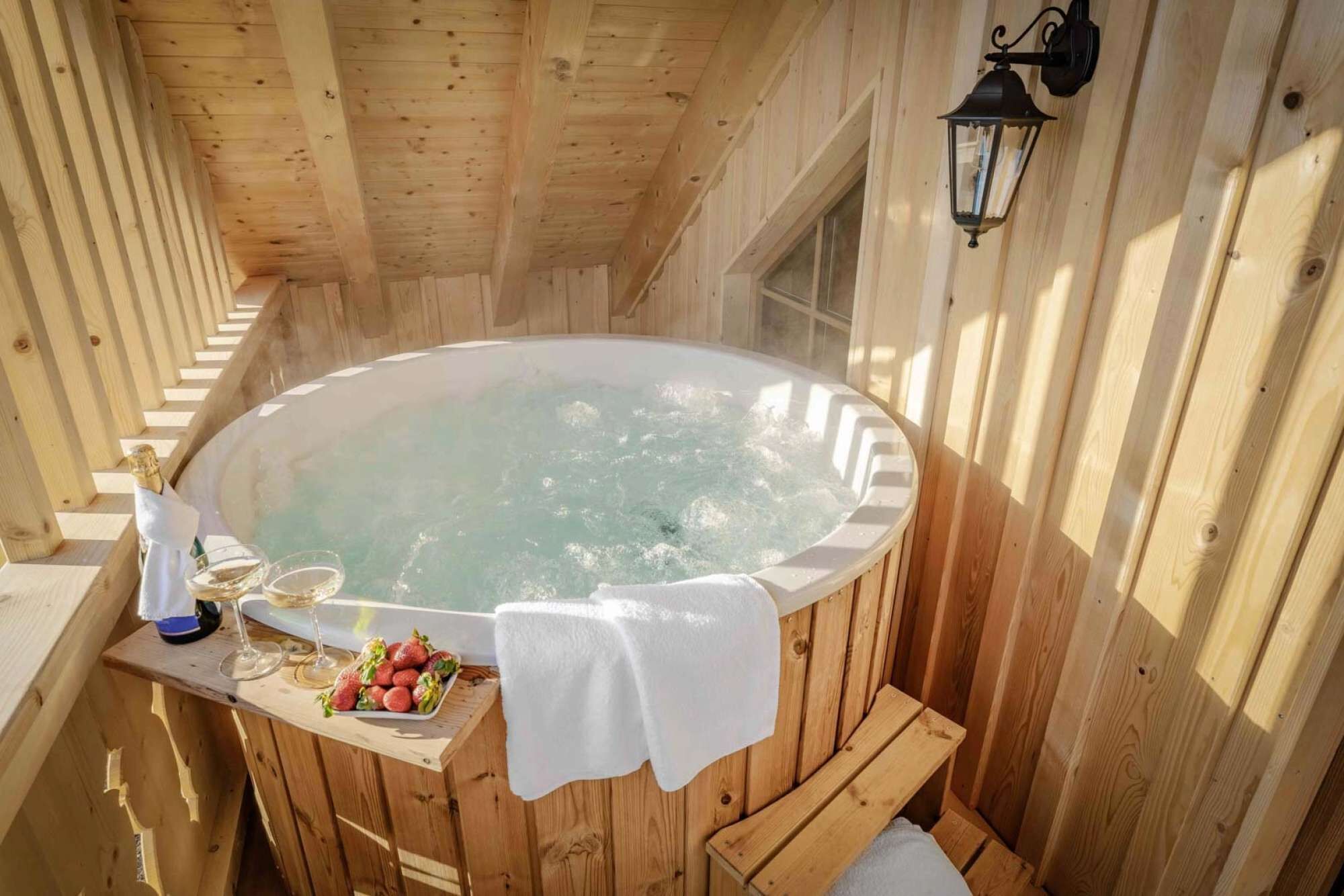 Outdoor spa tub