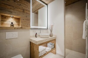 Bathroom - Vrbo Property (Strobl)