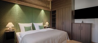 Chalet Double Room for 2 Guests at Lake Wolfgang | spatzenNEST