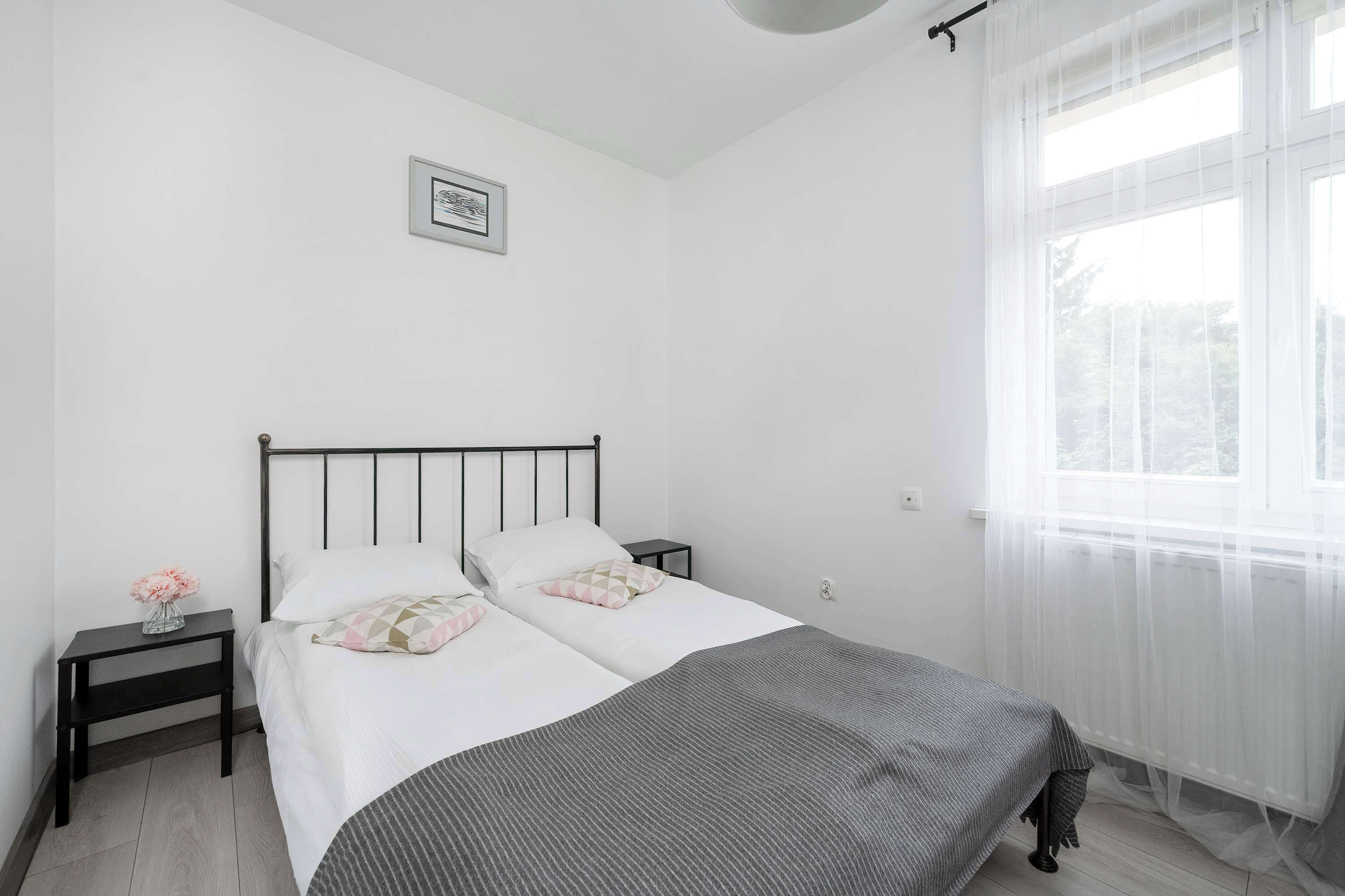 Iron/ironing board, travel crib, WiFi, bed sheets