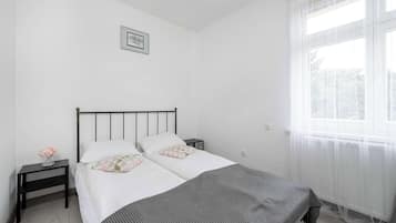 Iron/ironing board, travel crib, WiFi, bed sheets