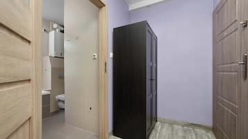 Doccia, asciugacapelli, asciugamani, shampoo