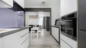 Fridge, microwave, oven, stovetop