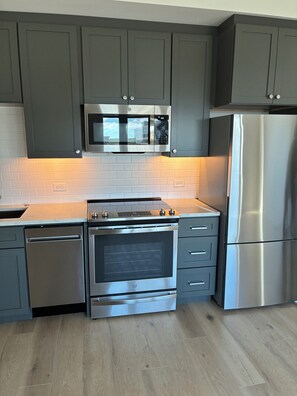 Private kitchen - Cozy 1-bedroom apartment in perfect Denver with AC and gym access (Denver)