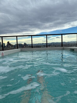 Pool - Cozy 1-bedroom apartment in perfect Denver with AC and gym access (Denver)