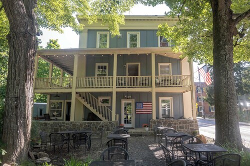 Historic Main St. Rosendale Apt