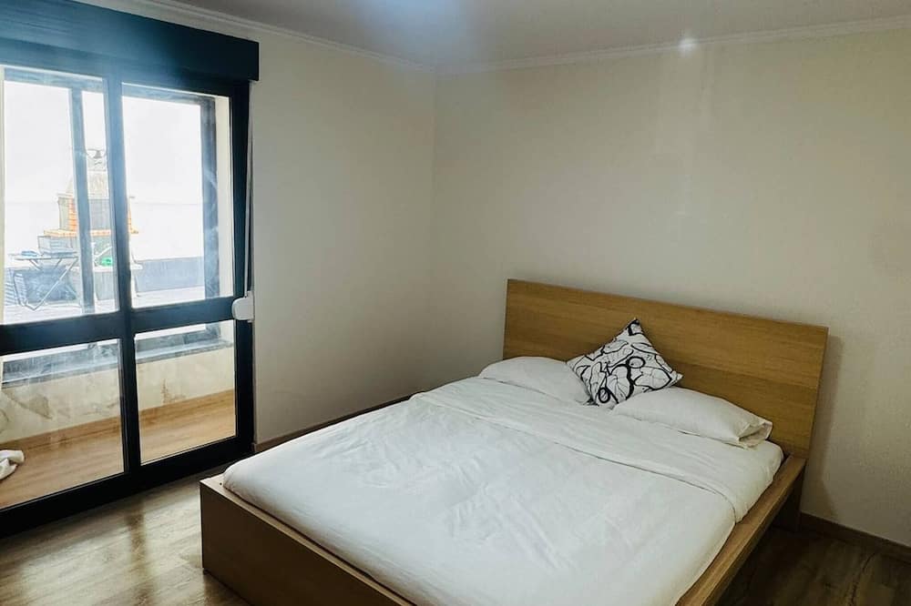 Cozy 2-bedroom Apartment in Pontinha, Portugal