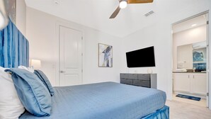 8 habitaciones, escritorio y tabla de planchar con plancha 