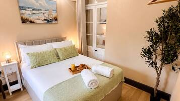 4 bedrooms, iron/ironing board, free WiFi, bed sheets