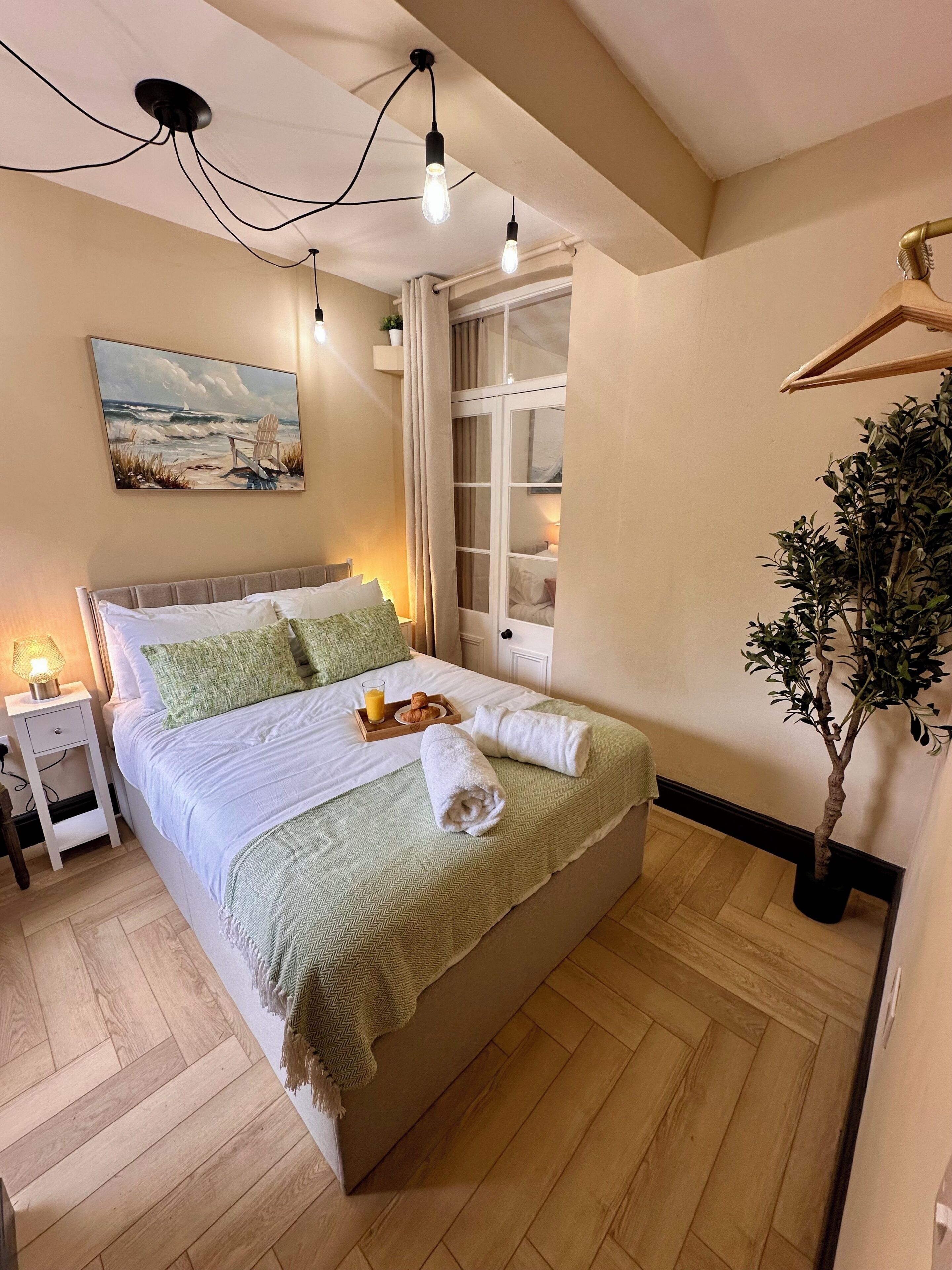 Iron/ironing board, free WiFi, bed sheets