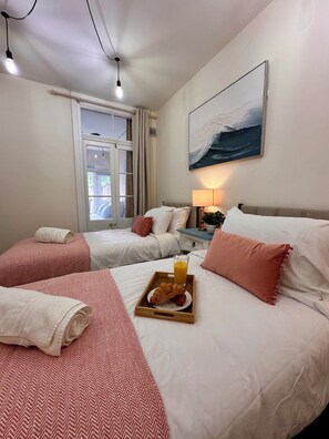 Iron/ironing board, free WiFi, bed sheets - Luxury Seaside Stay With Free Parking (Gorleston-on-Sea)
