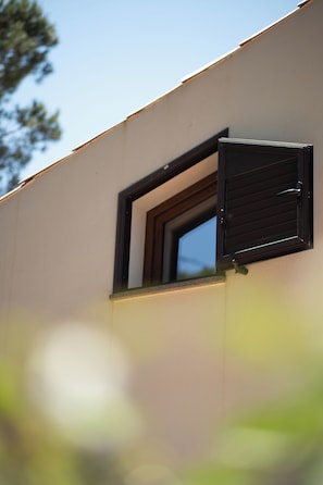 A window with a closed shutter on a building's exterior wall. - Infinity Sea Views, Jacuzzi & Sunset Over Cefalù (Sicilia)