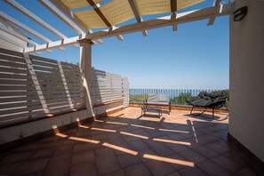 Terrace/patio - Infinity Sea Views, Jacuzzi & Sunset Over Cefalù (Sicilia)