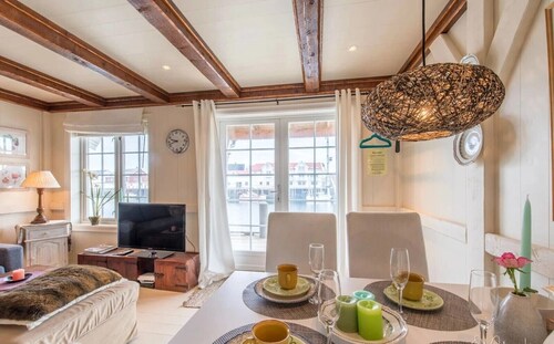Hellandsøy apartment, Henningsvær