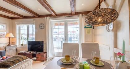 Hellandsøy apartment, Henningsvær