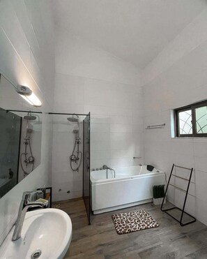 Bathroom - Votre havre de paix avec élégance et confort réunis (Abomey Calavi)