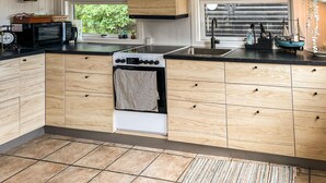 Private kitchen - Pet friendly home in Hals with WiFi (Hals)