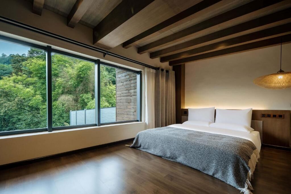 Suite Superior, vista giardino | Una cassaforte in camera, tende oscuranti, insonorizzazione