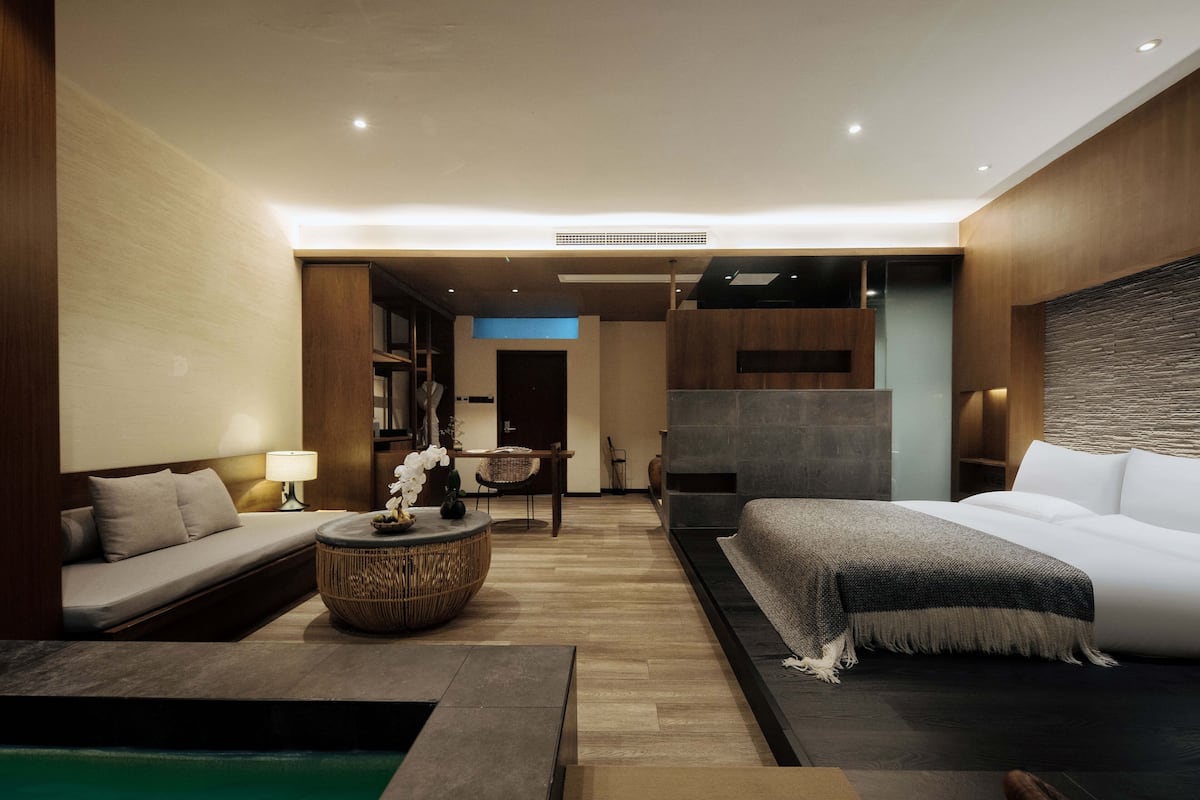 Junior Suite, Mountain View | In-room safe, blackout curtains, soundproofing