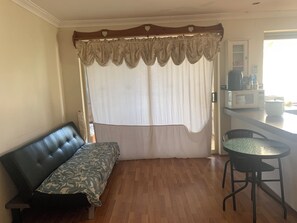 Interior - Cozy 1-bedroom (Heathridge)