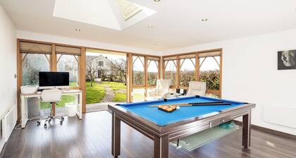 Pleasant Spot | Dorset Cottage with Stunning Blackmore Vale Views